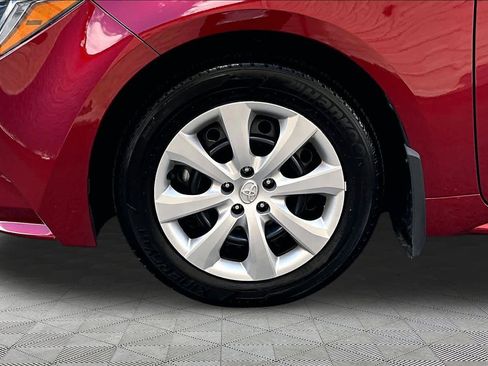 Used 2025 Toyota Corolla LE FWD image 11