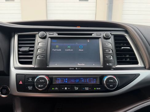 Used 2015 Toyota Highlander XLE FWD image 37
