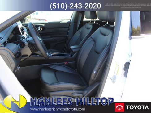Used 2026 Jeep Compass Latitude image 12