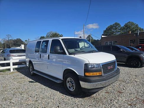 Used 2021 GMC Savana 2500 w/ Driver Convenience Package image 3