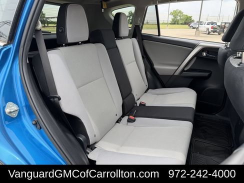 Used 2018 Toyota RAV4 XLE FWD image 31