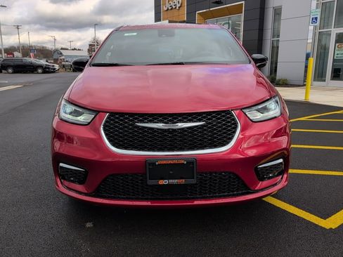 New 2026 Chrysler Pacifica Limited image 2