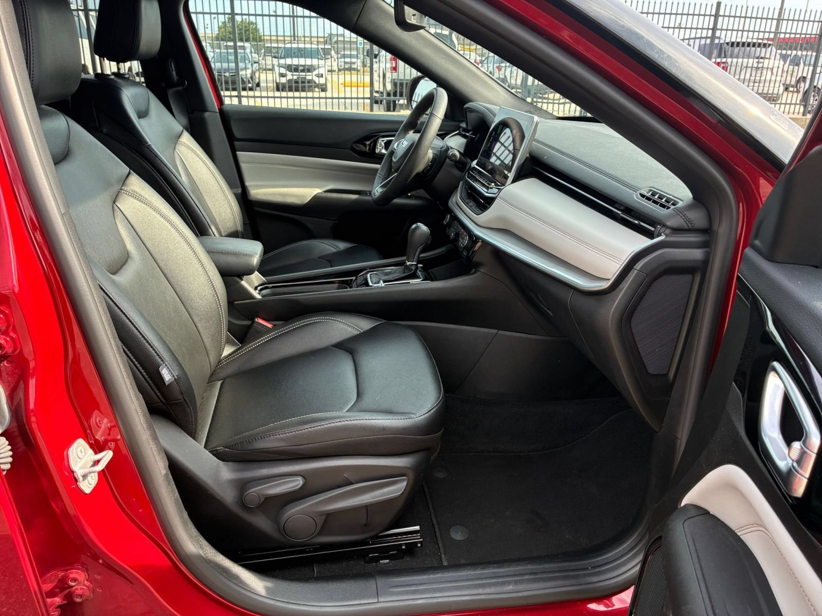 Used 2025 Jeep Compass Limited AWD/4WD image 36