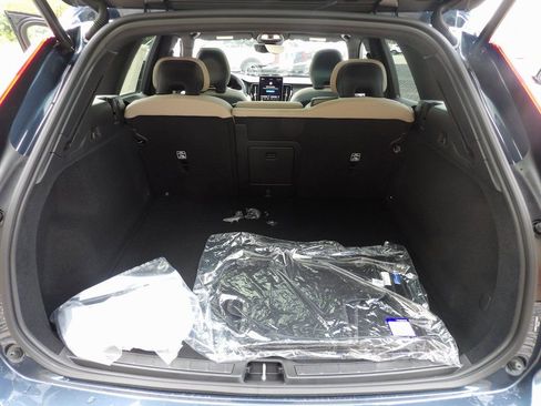 New 2026 Volvo XC60 B5 Core w/ Climate Package image 23