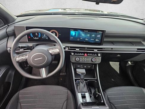Used 2025 Hyundai Santa Cruz SE FWD image 11