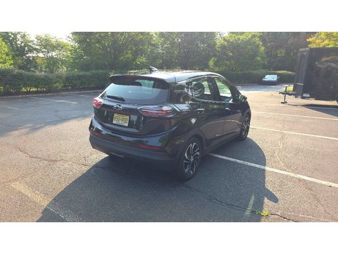Used 2023 Chevrolet Bolt LT w/ Infotainment Package FWD image 3