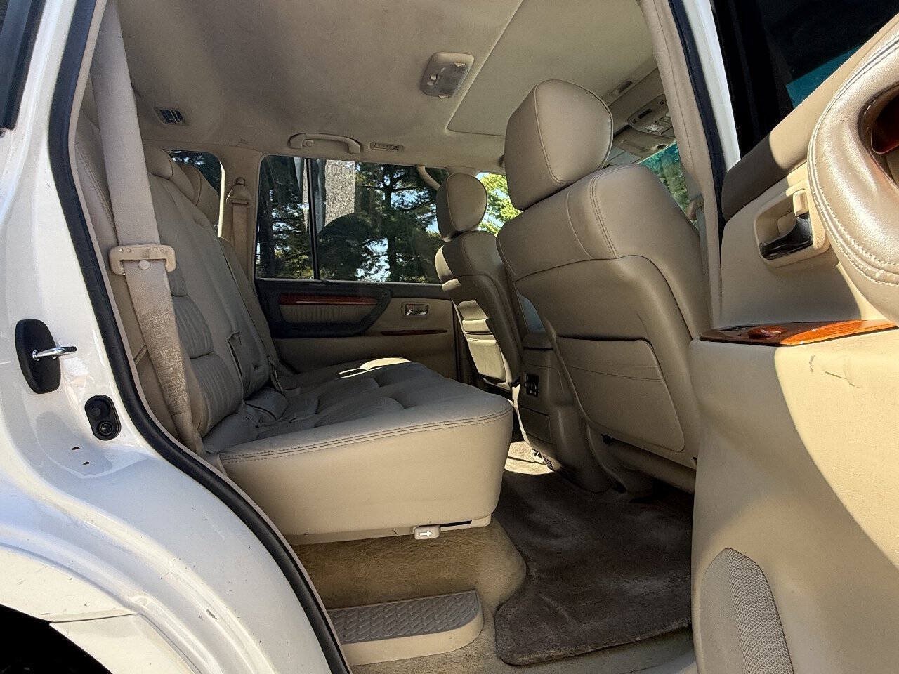 Used 2005 Lexus LX 470 4WD w/ Preferred Accessory Pkg image 47