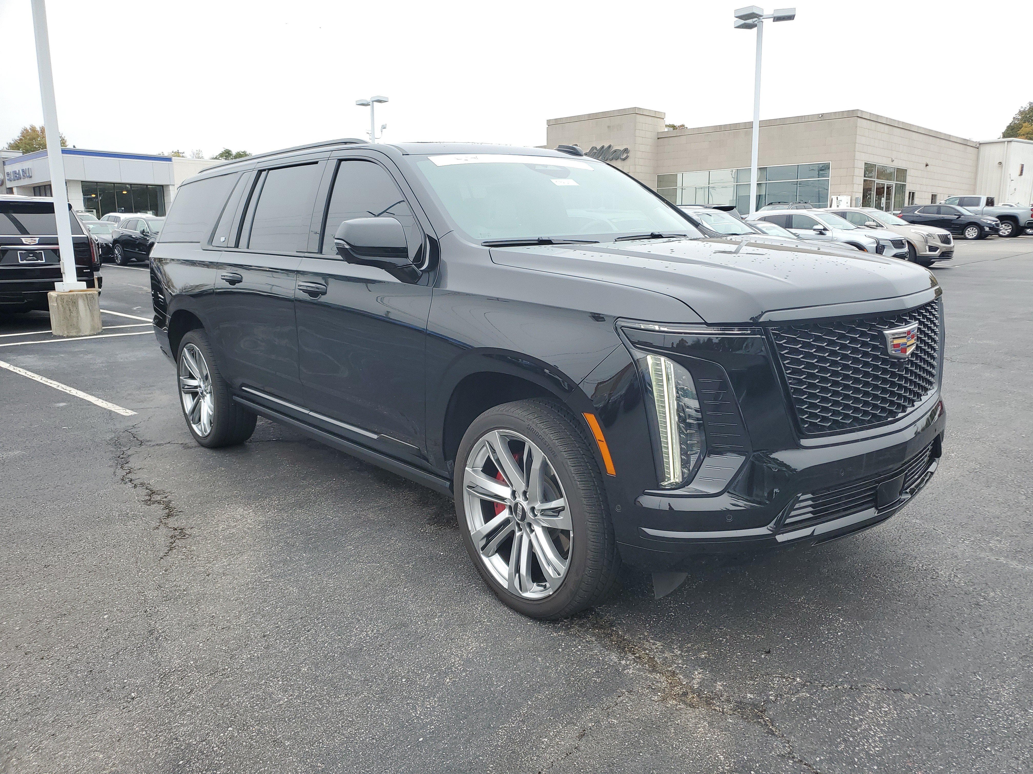 Used 2025 Cadillac Escalade ESV Sport Platinum w/ LPO, Floor Liner Package AWD/4WD image 4