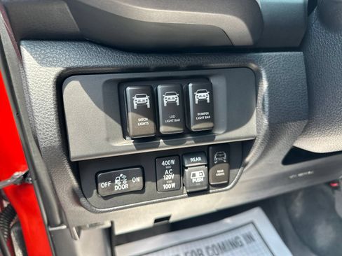 Used 2017 Toyota Tacoma TRD Sport w/ Tow Package (A/T) AWD/4WD image 19