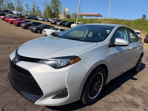 Used 2019 Toyota Corolla LE image 1