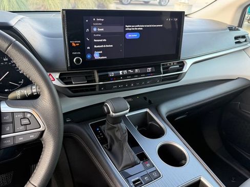 Used 2026 Toyota Sienna XLE FWD image 18