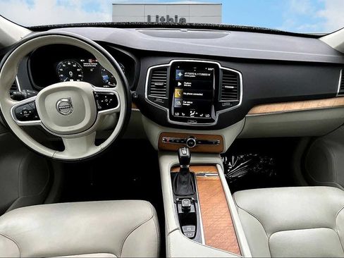 Used 2022 Volvo XC90 T6 Momentum w/ Climate Package image 10