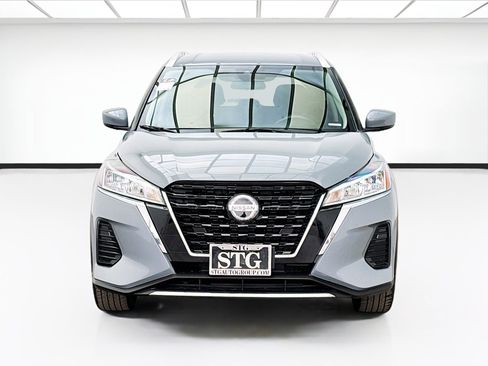 Used 2021 Nissan Kicks SV FWD image 2