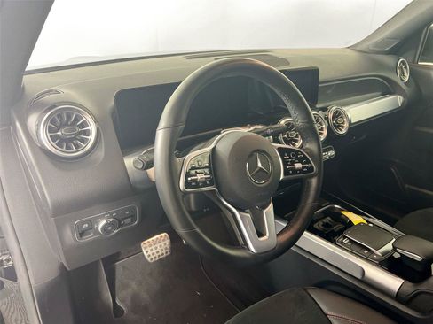 Used 2022 Mercedes-Benz GLB 250 4MATIC image 10