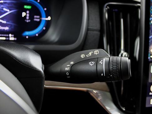 New 2025 Volvo XC90 T8 Plus w/ Protection Package Premier image 17