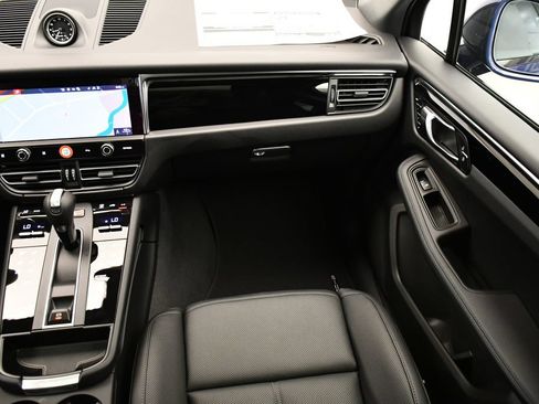Certified 2026 Porsche Macan AWD/4WD image 24