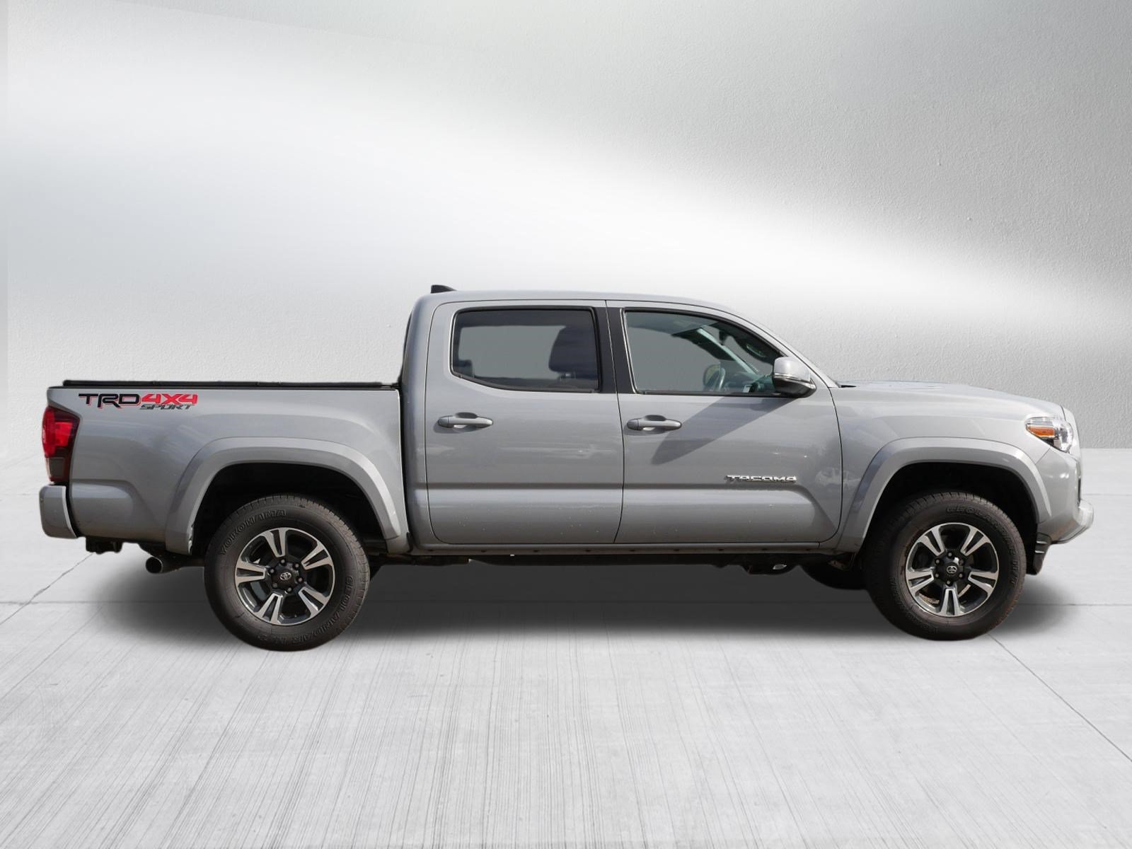 Used 2018 Toyota Tacoma TRD Sport AWD/4WD image 8