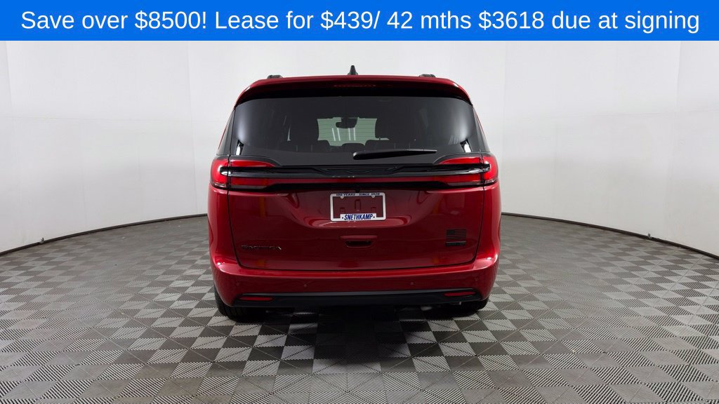 New 2027 Chrysler Pacifica Select AWD/4WD image 6