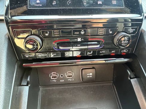 Used 2024 Jeep Grand Cherokee Altitude AWD/4WD image 7