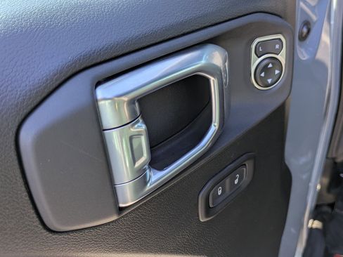 Used 2024 Jeep Wrangler Rubicon w/ Safety Group image 11