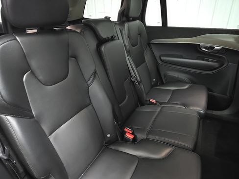 Used 2021 Volvo XC90 T5 Momentum w/ Protection Package AWD/4WD image 16