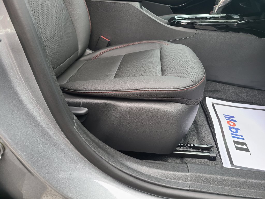 New 2026 Chevrolet Trax RS w/ Driver Confidence Package FWD image 12