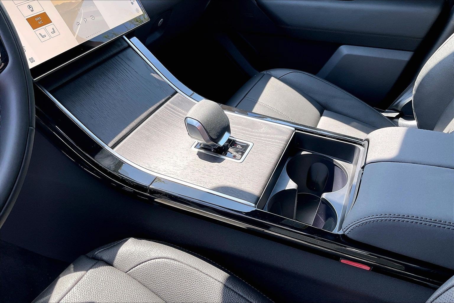 New 2026 Land Rover Range Rover Velar S AWD/4WD image 13
