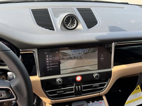 New 2026 Porsche Macan image 21