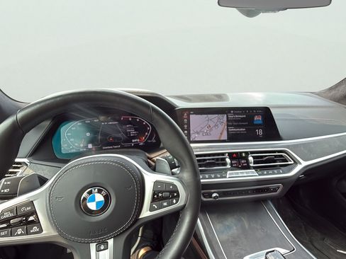 Used 2022 BMW X7 M50i w/ Dynamic Handling Package AWD/4WD image 14