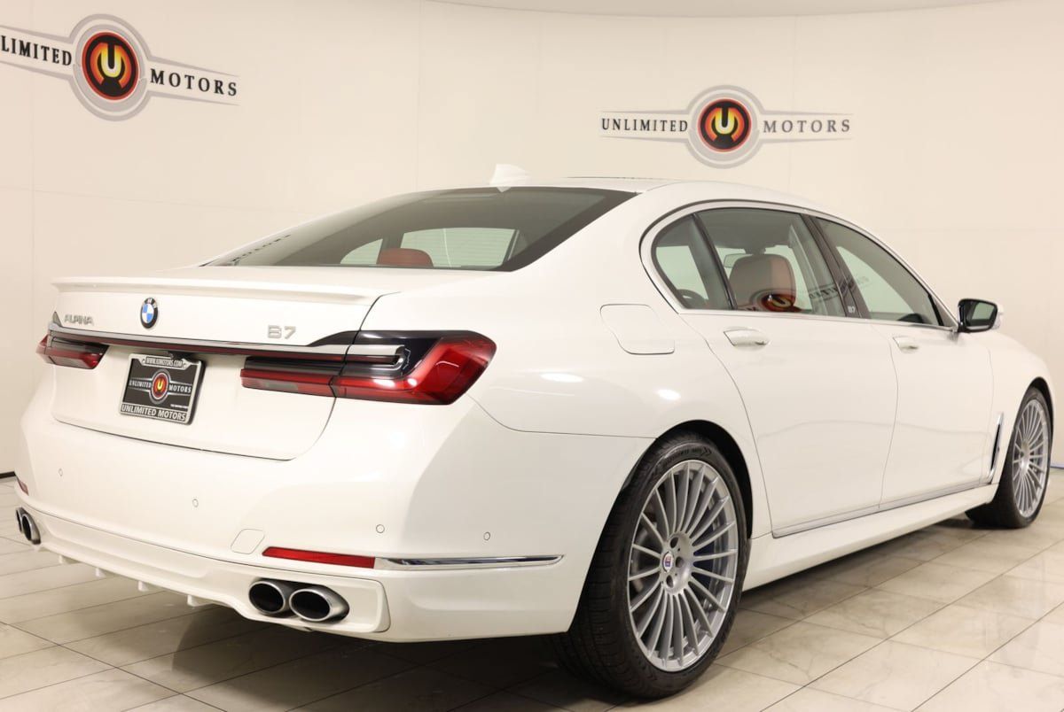 Used 2022 BMW ALPINA B7 xDrive AWD/4WD image 4