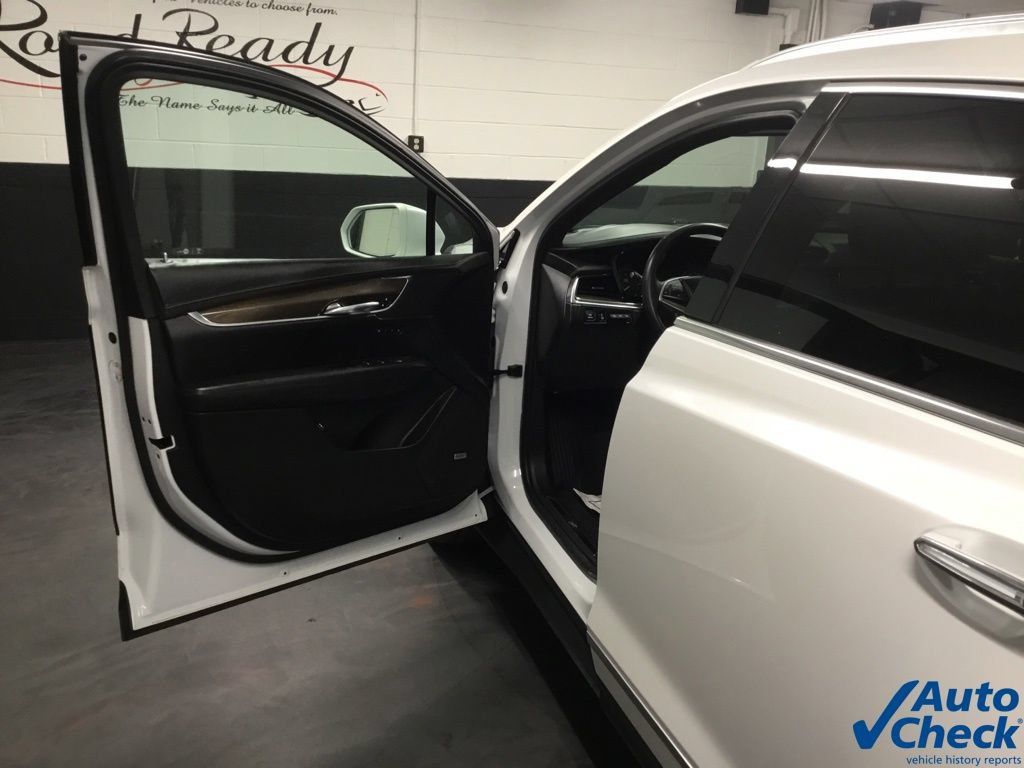 Used 2017 Cadillac XT5 Platinum w/ Driver Assist Package AWD/4WD image 19