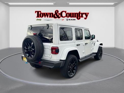 Used 2023 Jeep Wrangler Unlimited Sahara w/ Cold Weather Group image 5