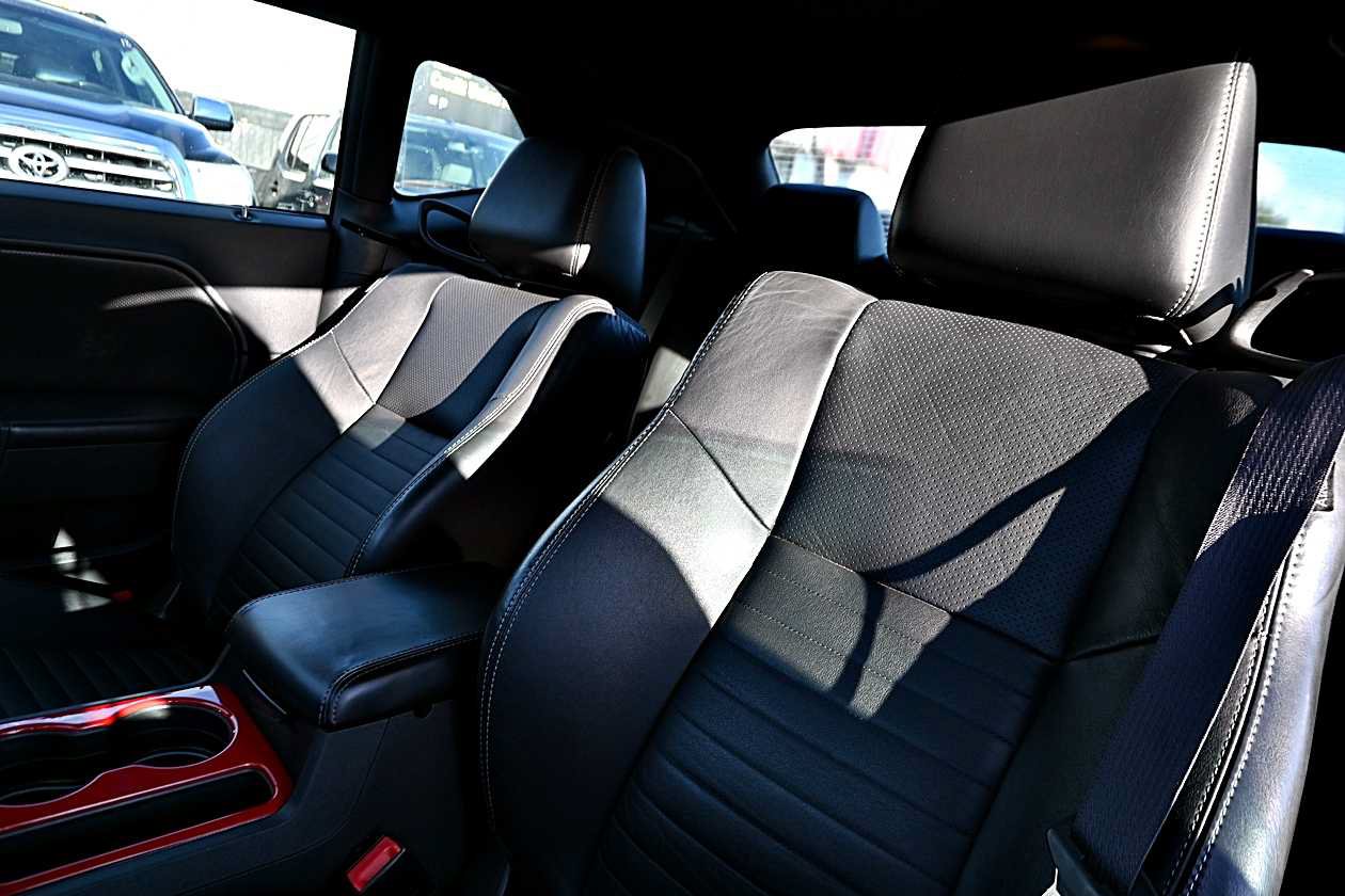 Used 2011 Dodge Challenger R/T RWD image 10