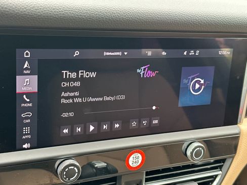 Certified 2025 Porsche Macan AWD/4WD image 21
