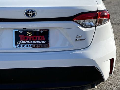 Used 2025 Toyota Corolla LE image 6