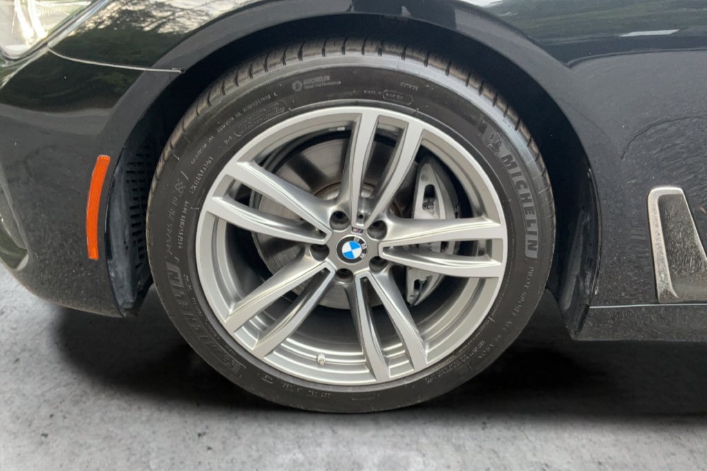 Used 2018 BMW 740i RWD image 25
