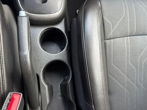 Used 2022 Chevrolet Trax LT w/ LT Convenience Package image 28