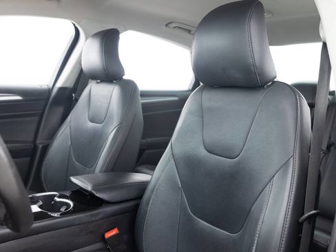 Used 2016 Ford Fusion Titanium image 22