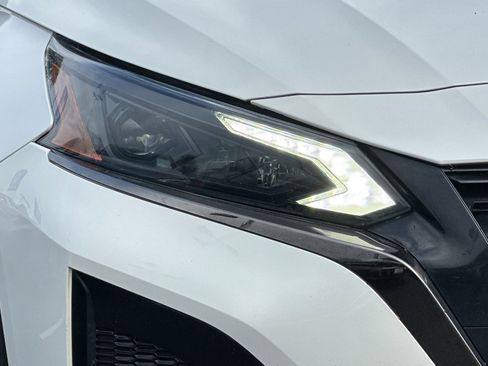 Used 2023 Nissan Altima 2.5 SR w/ SR Premium Package image 10