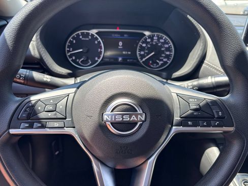 Used 2025 Nissan Sentra SV FWD image 25