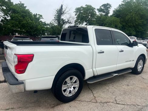 Used 2019 Nissan Titan SV AWD/4WD image 3