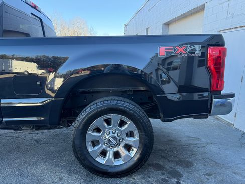 Used 2017 Ford F250 Lariat w/ Chrome Package image 4