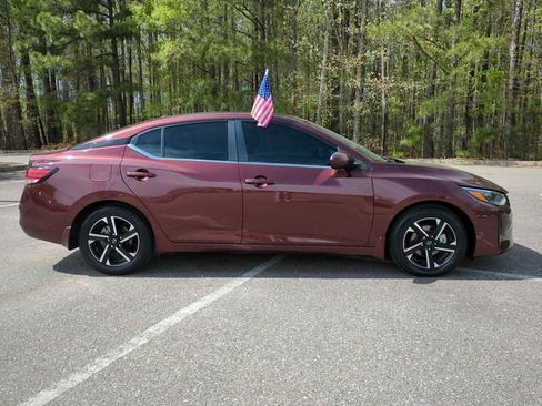 Used 2024 Nissan Sentra SV image 3