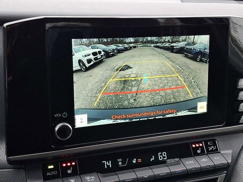 Used 2025 Toyota Camry LE w/ Convenience Package image 19