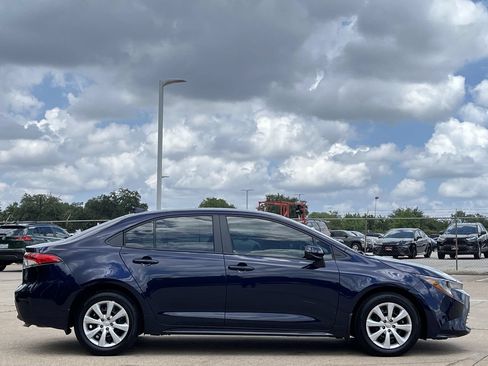Used 2025 Toyota Corolla LE FWD image 3
