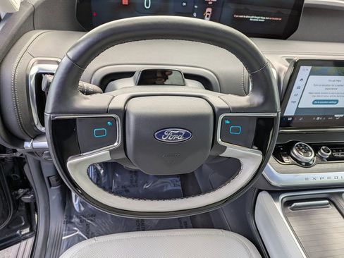 Certified 2025 Ford Expedition Platinum image 19