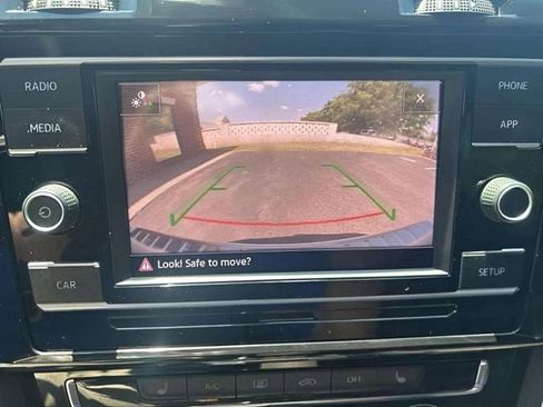 Used 2019 Volkswagen Golf 4-Door FWD image 9