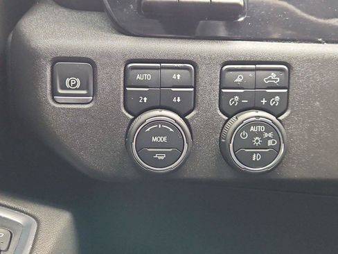 Used 2024 Chevrolet Silverado 1500 High Country w/ High Country Premium Package AWD/4WD image 18