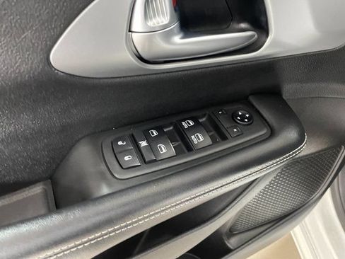 Used 2019 Chrysler Pacifica Touring Plus w/ S Appearance Package FWD image 20