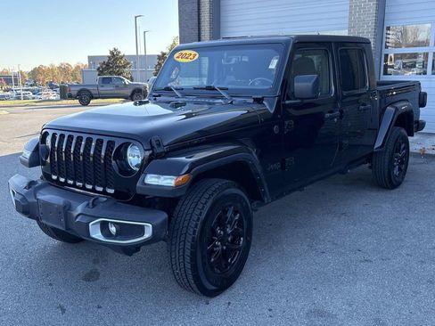 Used 2023 Jeep Gladiator Sport image 4